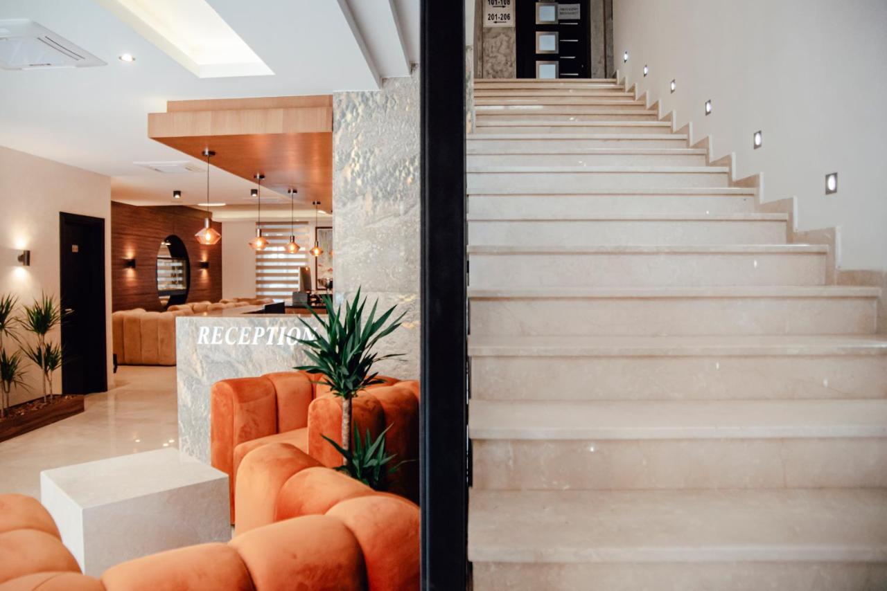 Mk Premier Hotel โนวีปาซาร์ ภายนอก รูปภาพ