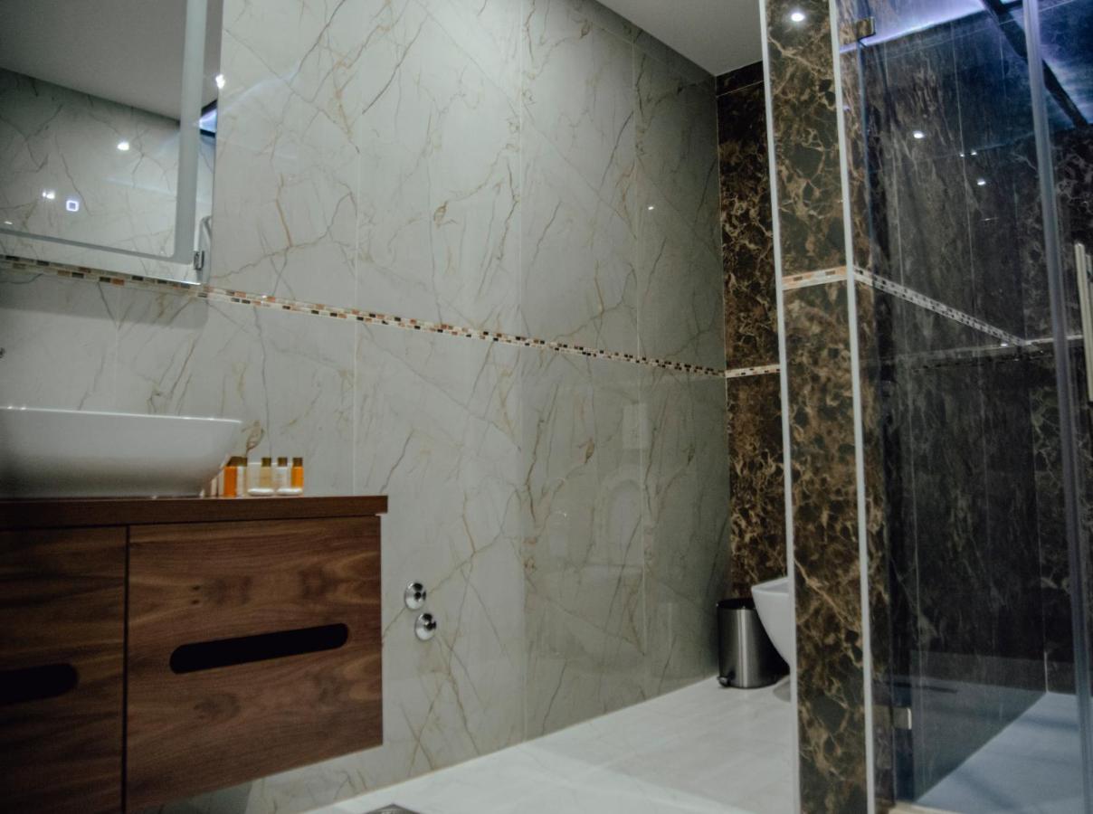 Mk Premier Hotel โนวีปาซาร์ ภายนอก รูปภาพ