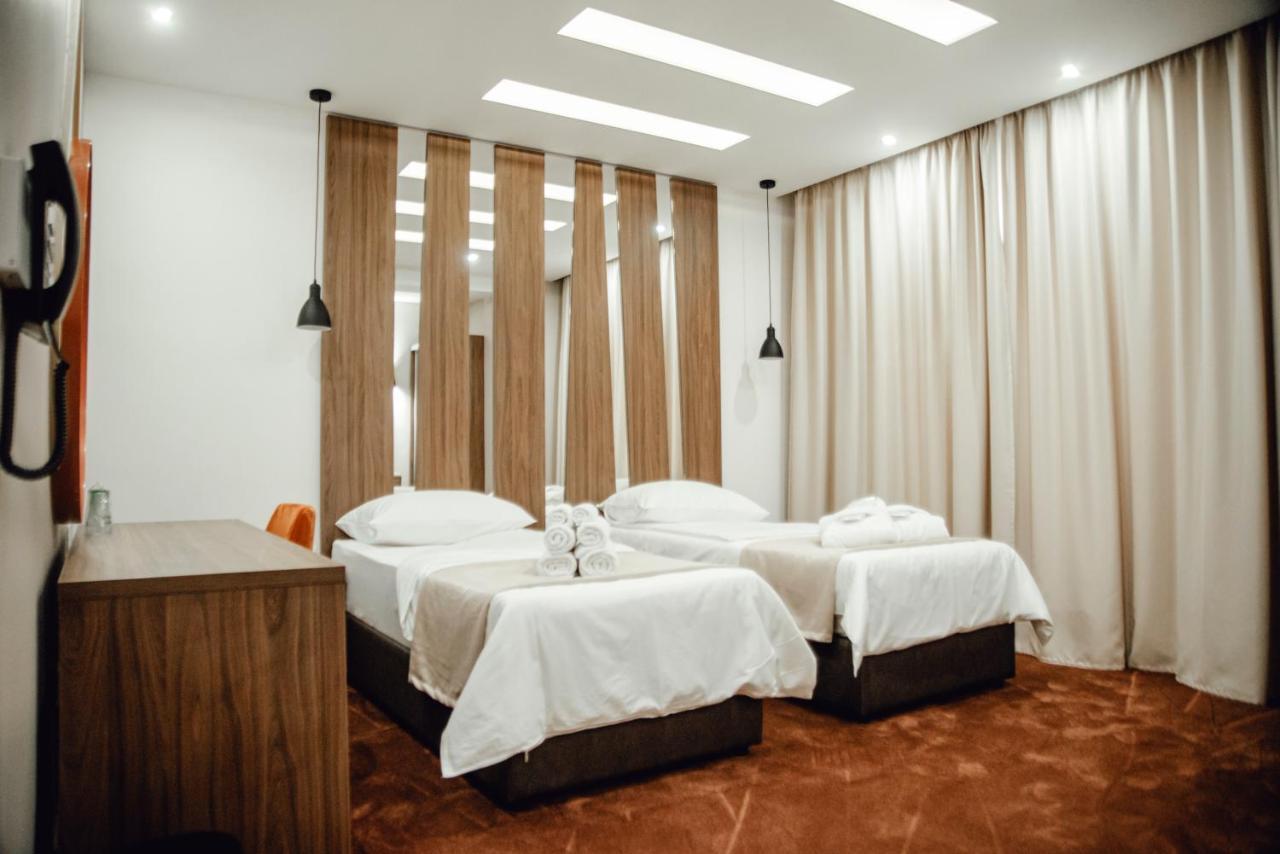 Mk Premier Hotel โนวีปาซาร์ ภายนอก รูปภาพ