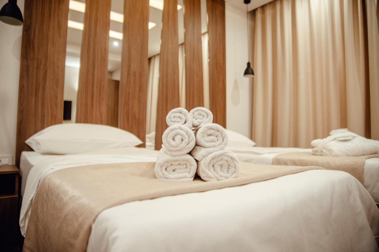 Mk Premier Hotel โนวีปาซาร์ ภายนอก รูปภาพ