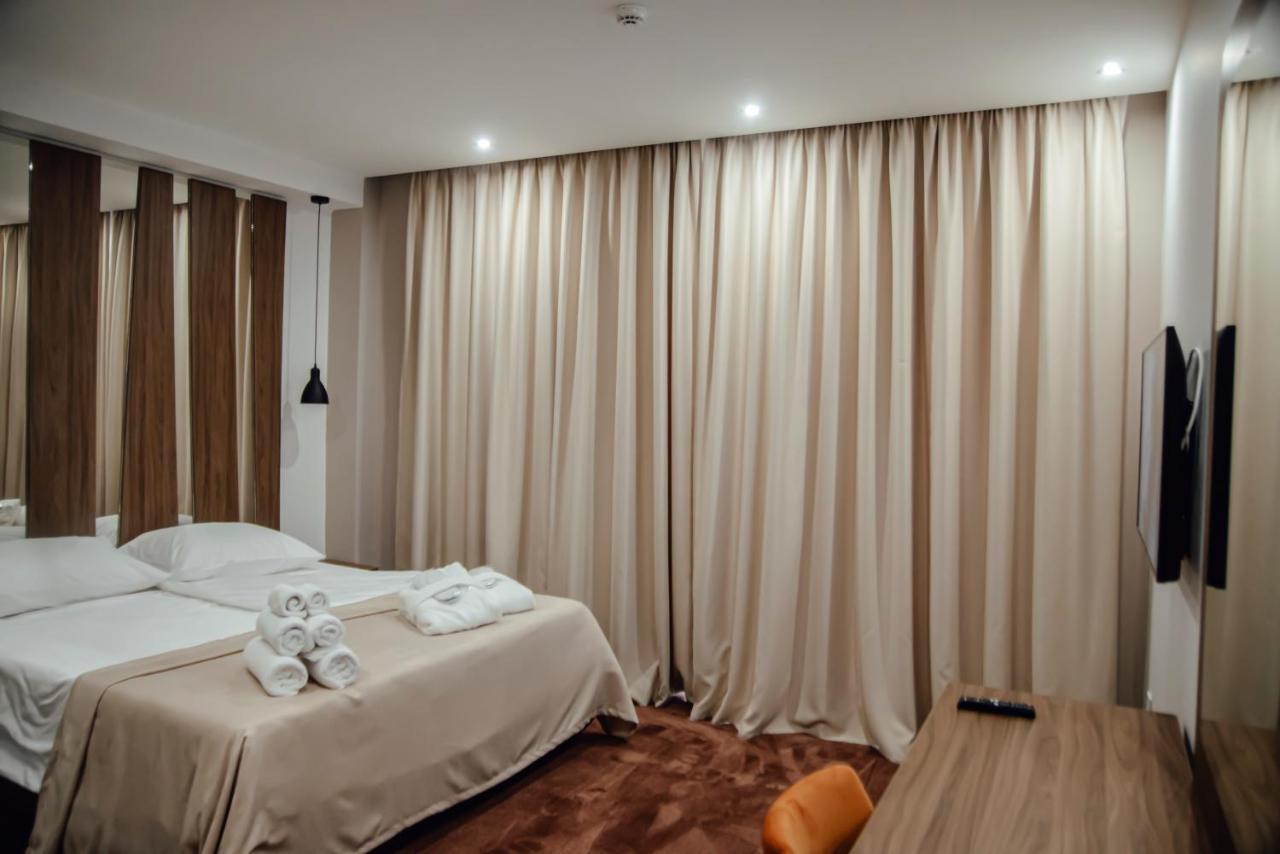 Mk Premier Hotel โนวีปาซาร์ ภายนอก รูปภาพ