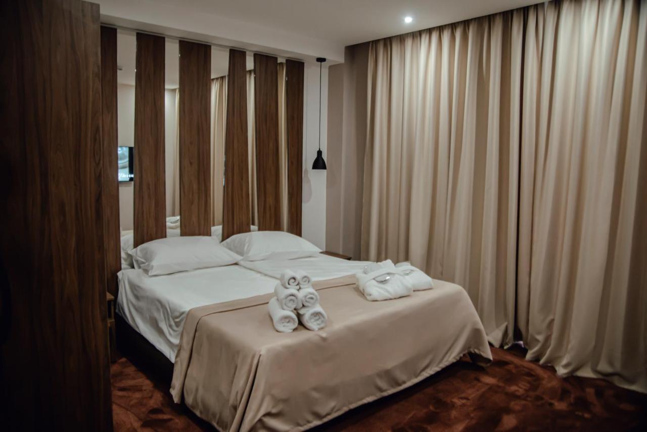 Mk Premier Hotel โนวีปาซาร์ ภายนอก รูปภาพ
