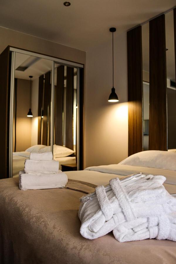Mk Premier Hotel โนวีปาซาร์ ภายนอก รูปภาพ