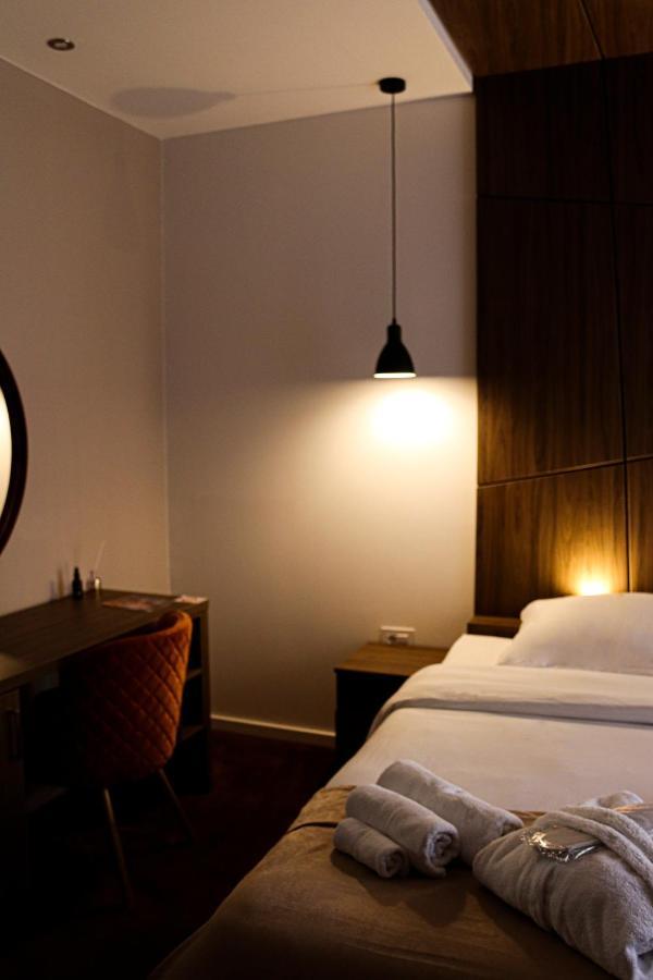 Mk Premier Hotel โนวีปาซาร์ ภายนอก รูปภาพ