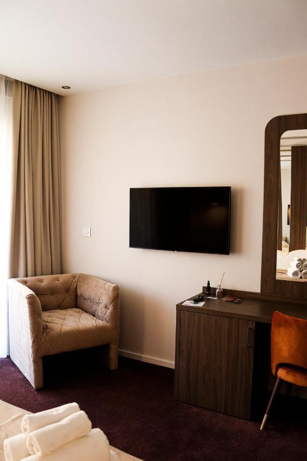Mk Premier Hotel โนวีปาซาร์ ภายนอก รูปภาพ