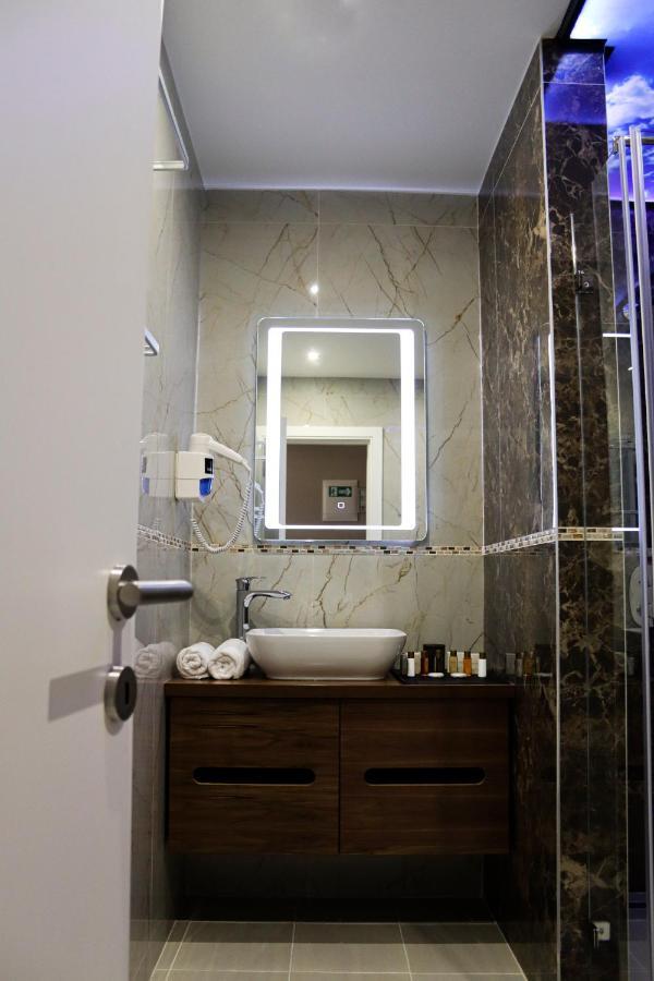 Mk Premier Hotel โนวีปาซาร์ ภายนอก รูปภาพ