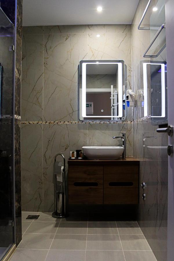 Mk Premier Hotel โนวีปาซาร์ ภายนอก รูปภาพ