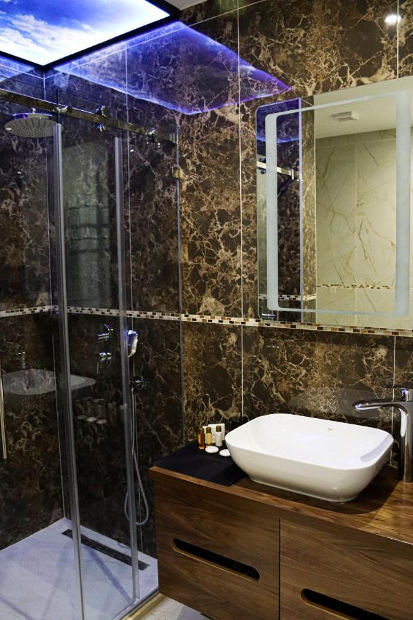 Mk Premier Hotel โนวีปาซาร์ ภายนอก รูปภาพ