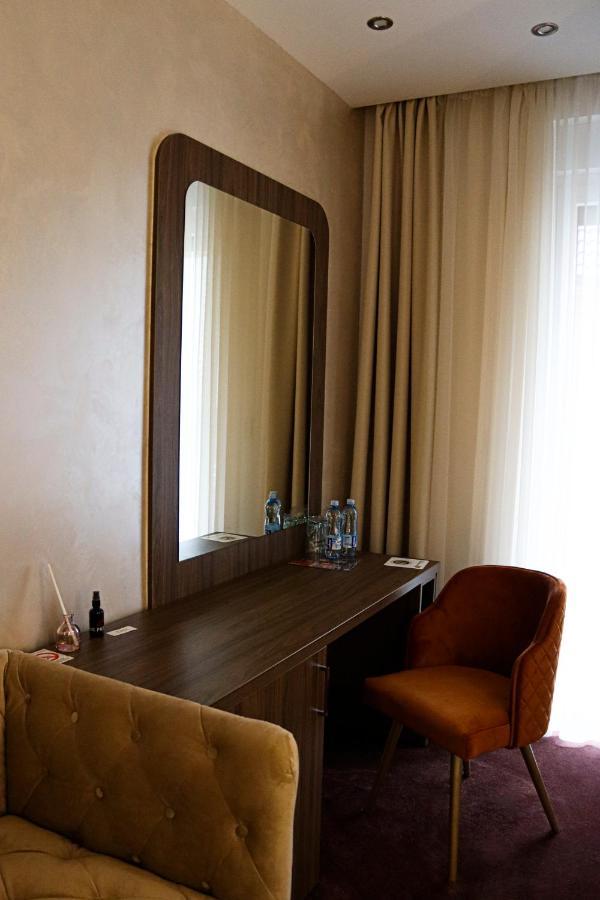 Mk Premier Hotel โนวีปาซาร์ ภายนอก รูปภาพ