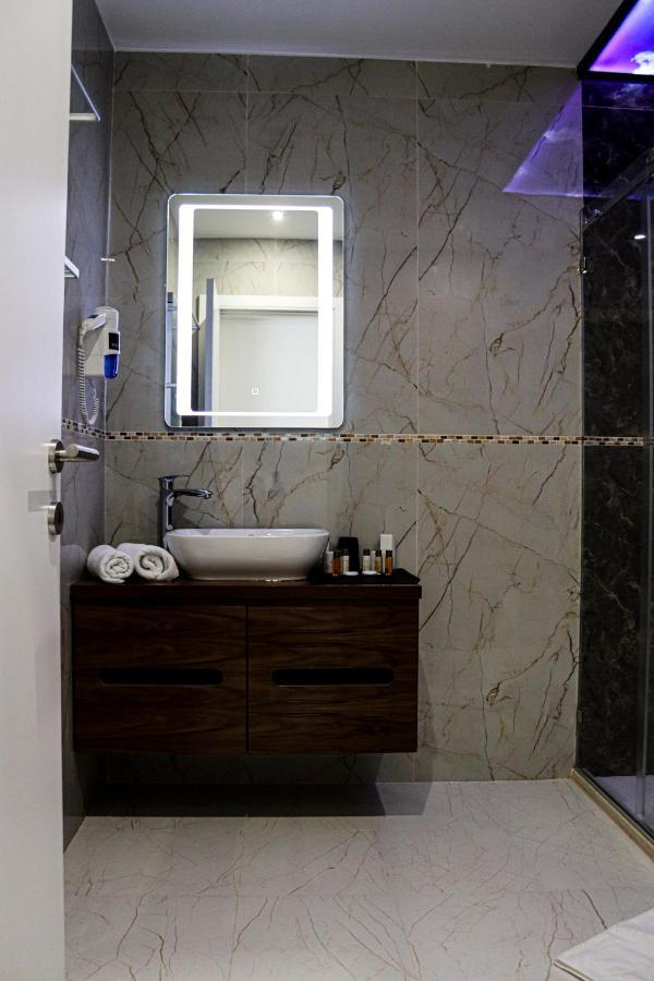 Mk Premier Hotel โนวีปาซาร์ ภายนอก รูปภาพ