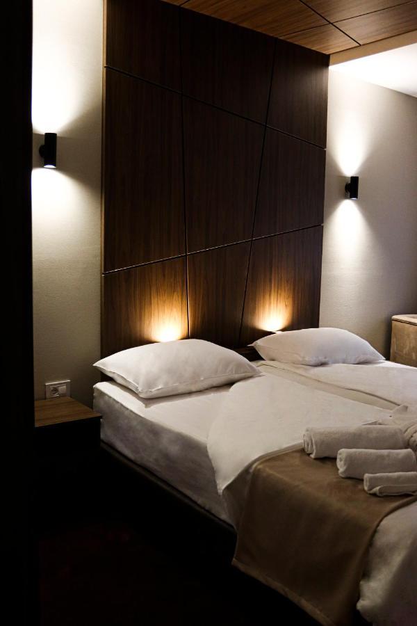 Mk Premier Hotel โนวีปาซาร์ ภายนอก รูปภาพ