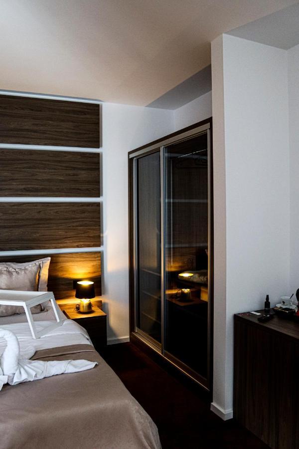 Mk Premier Hotel โนวีปาซาร์ ภายนอก รูปภาพ