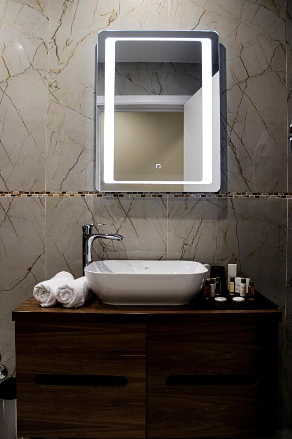 Mk Premier Hotel โนวีปาซาร์ ภายนอก รูปภาพ